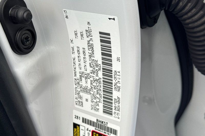 Toyota Tundra 4WD Vehicle Full-screen Gallery Image 27