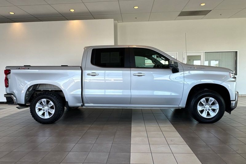 Chevrolet Silverado 1500 Vehicle Full-screen Gallery Image 03