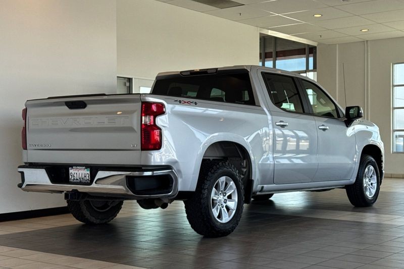 Chevrolet Silverado 1500 Vehicle Full-screen Gallery Image 04