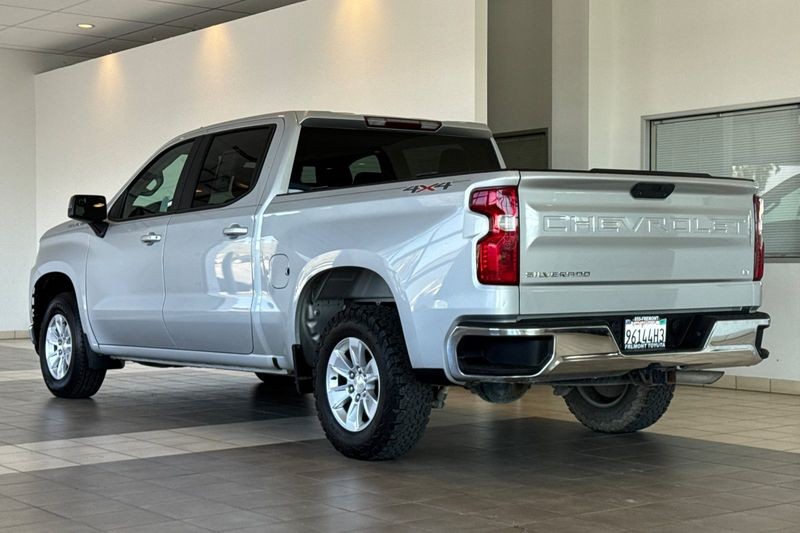 Chevrolet Silverado 1500 Vehicle Full-screen Gallery Image 06