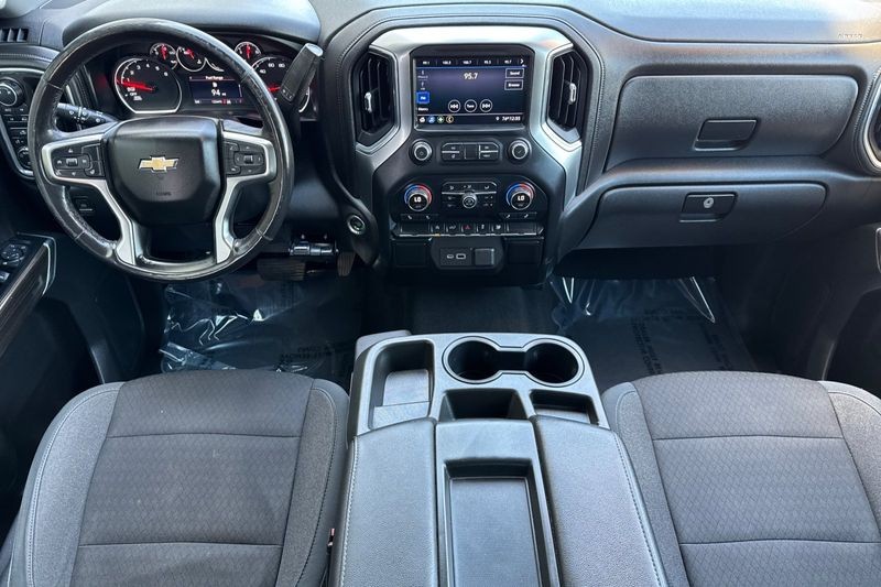 Chevrolet Silverado 1500 Vehicle Full-screen Gallery Image 13