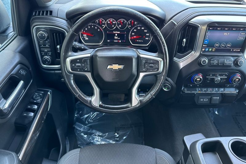 Chevrolet Silverado 1500 Vehicle Full-screen Gallery Image 14