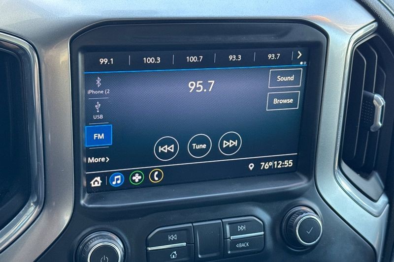 Chevrolet Silverado 1500 Vehicle Full-screen Gallery Image 17