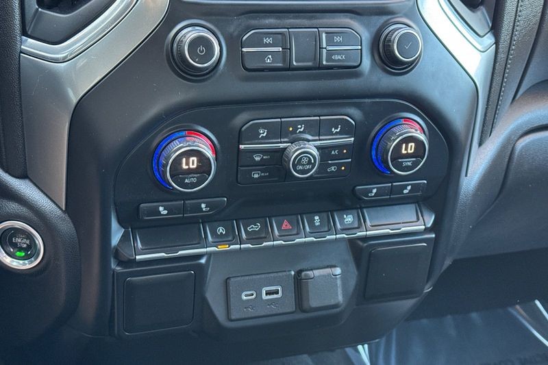 Chevrolet Silverado 1500 Vehicle Full-screen Gallery Image 19