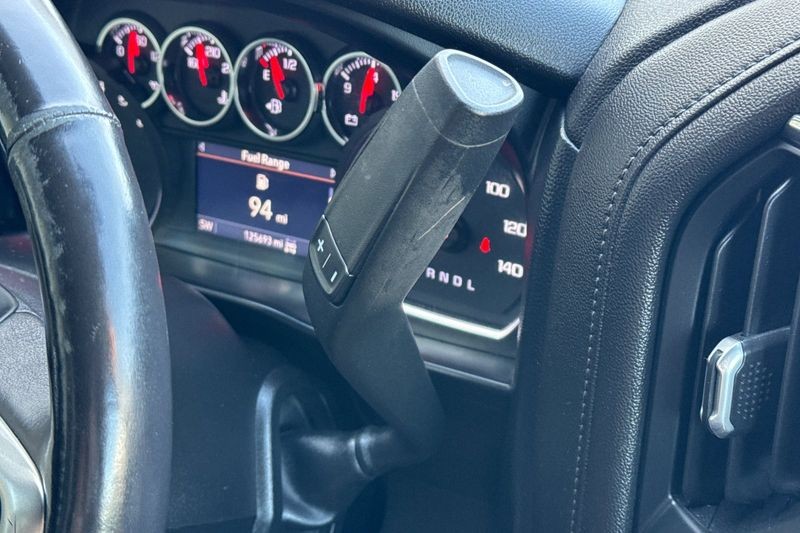 Chevrolet Silverado 1500 Vehicle Full-screen Gallery Image 20