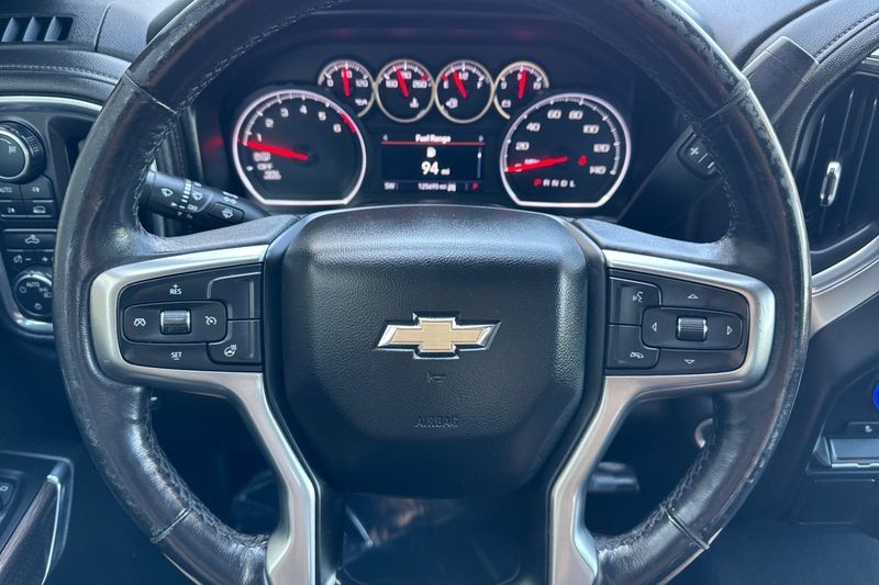 Chevrolet Silverado 1500 Vehicle Full-screen Gallery Image 22