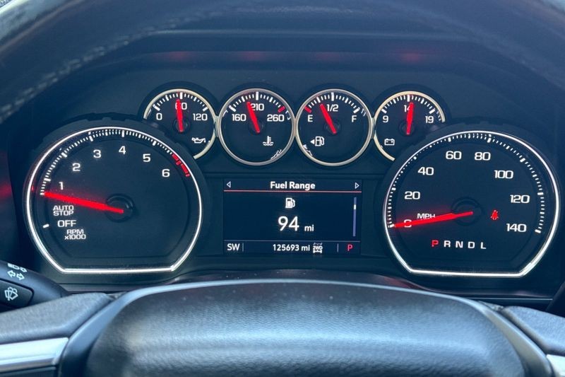 Chevrolet Silverado 1500 Vehicle Full-screen Gallery Image 23