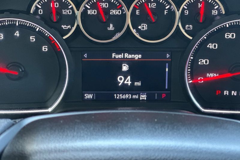 Chevrolet Silverado 1500 Vehicle Full-screen Gallery Image 24