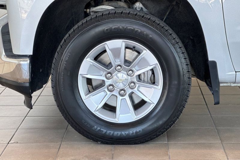 Chevrolet Silverado 1500 Vehicle Full-screen Gallery Image 25