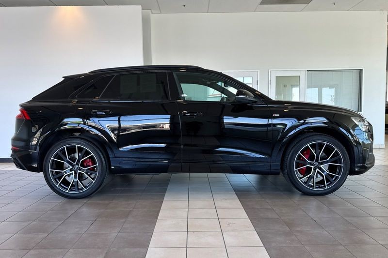 Audi Q8 Vehicle Full-screen Gallery Image 03