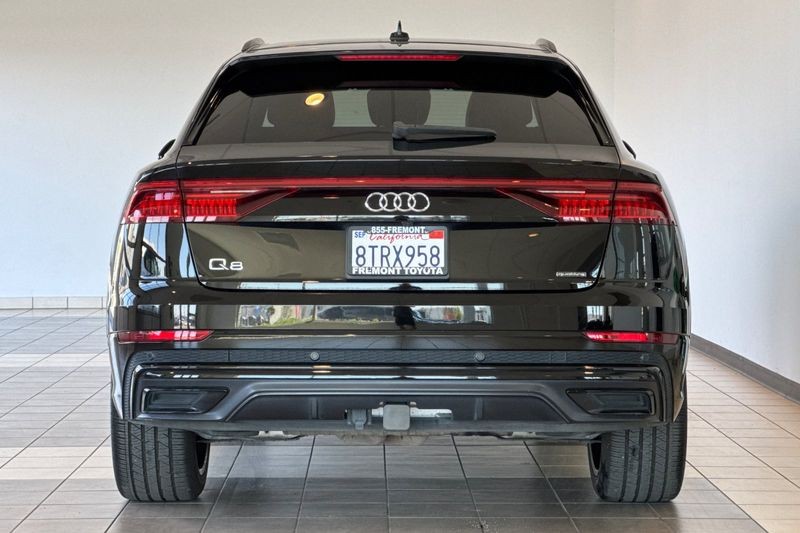 Audi Q8 Vehicle Full-screen Gallery Image 05