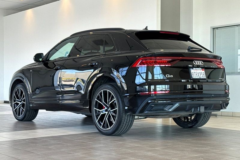 Audi Q8 Vehicle Full-screen Gallery Image 06