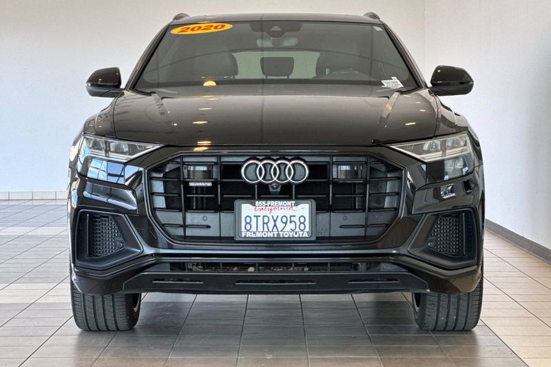 Audi Q8 Vehicle Full-screen Gallery Image 09