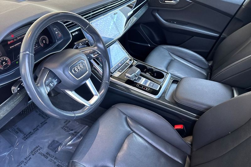 Audi Q8 Vehicle Full-screen Gallery Image 10