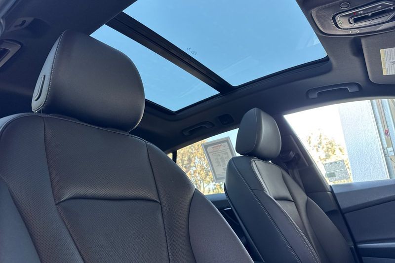 Audi Q8 Vehicle Full-screen Gallery Image 17