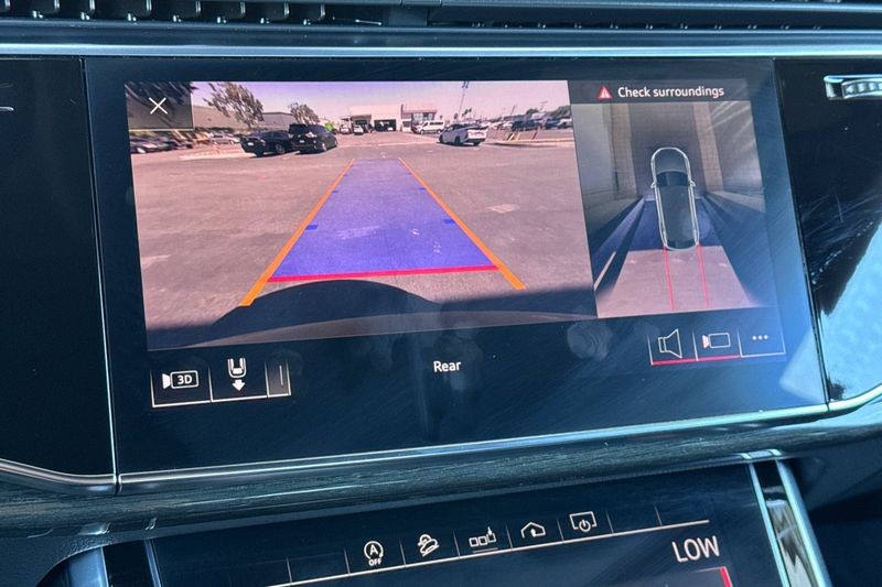 Audi Q8 Vehicle Full-screen Gallery Image 20