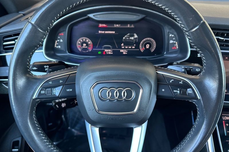 Audi Q8 Vehicle Full-screen Gallery Image 24