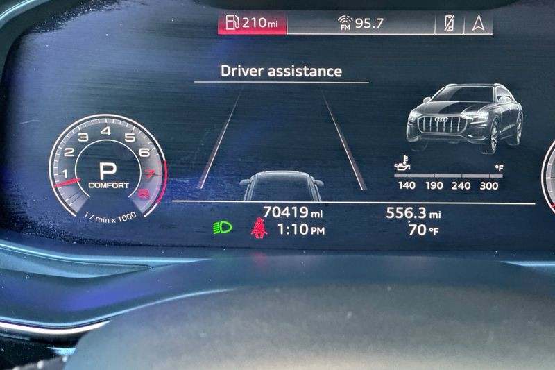 Audi Q8 Vehicle Full-screen Gallery Image 26