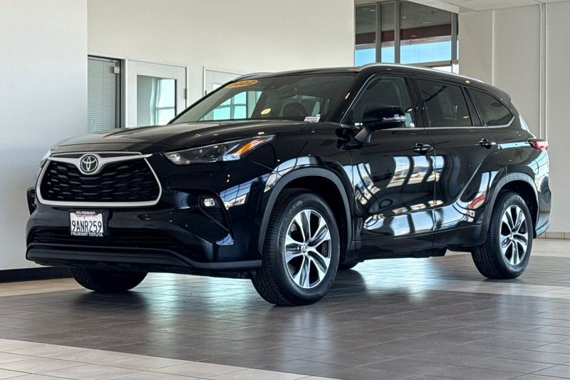 Toyota Highlander Vehicle Full-screen Gallery Image 08