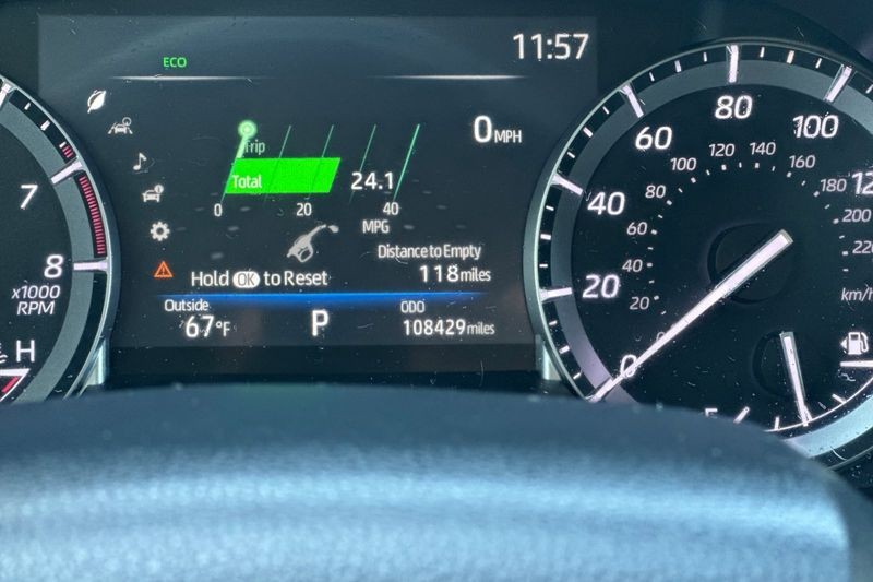 Toyota Highlander Vehicle Full-screen Gallery Image 27