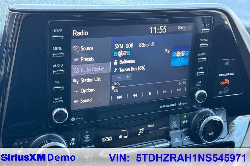 Toyota Highlander Vehicle Full-screen Gallery Image 30