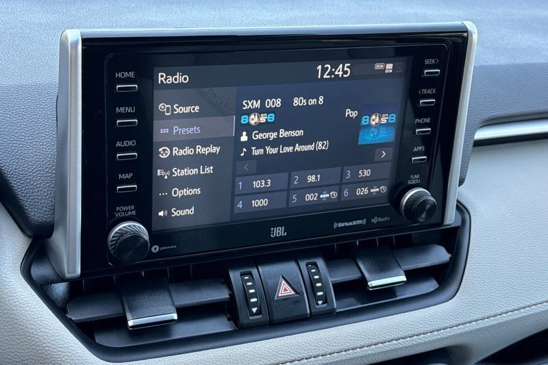 Toyota RAV4 Hybrid Vehicle Full-screen Gallery Image 18