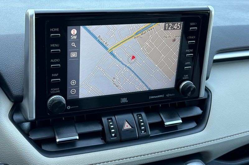 Toyota RAV4 Hybrid Vehicle Full-screen Gallery Image 19