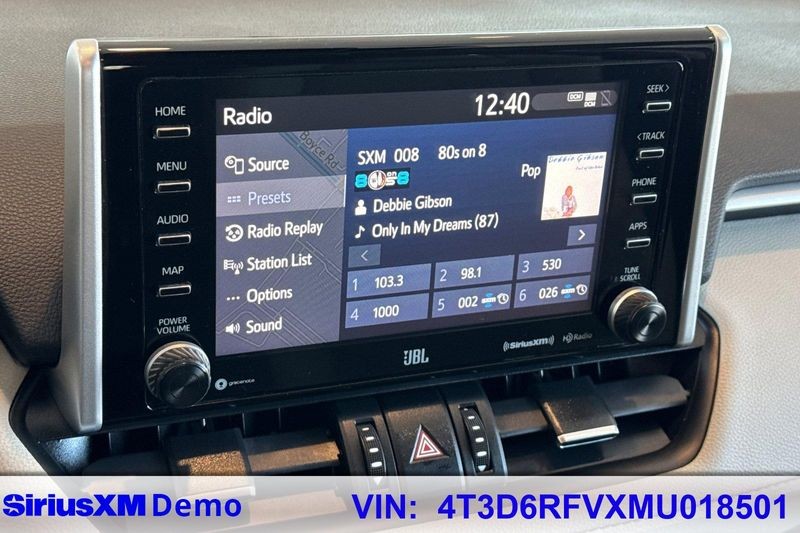 Toyota RAV4 Hybrid Vehicle Full-screen Gallery Image 29