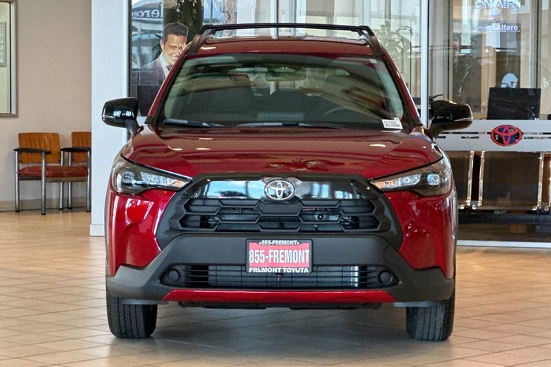 Toyota Corolla Cross Vehicle Full-screen Gallery Image 03