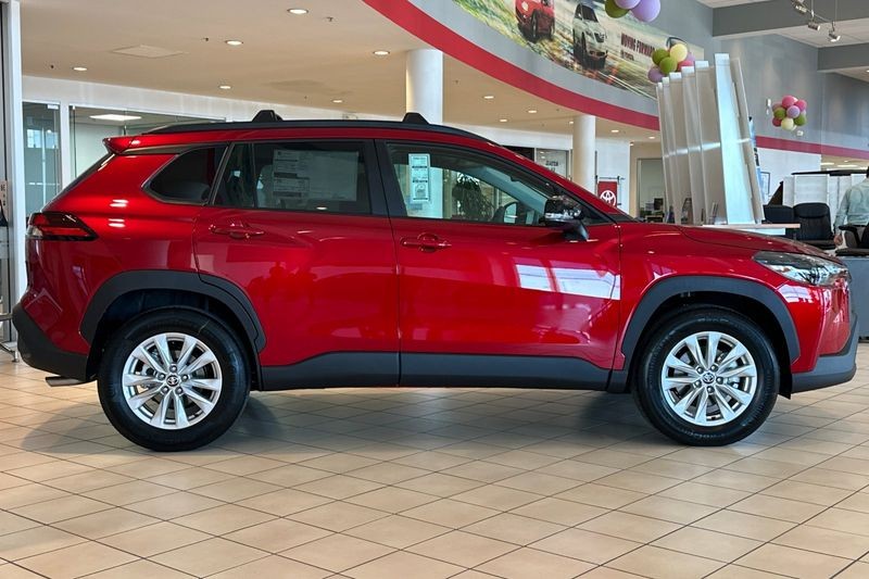 Toyota Corolla Cross Vehicle Full-screen Gallery Image 04