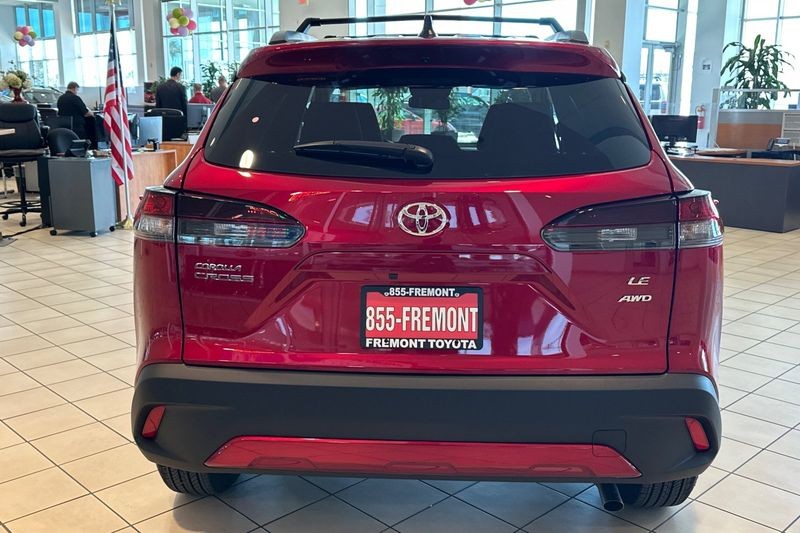 Toyota Corolla Cross Vehicle Full-screen Gallery Image 06