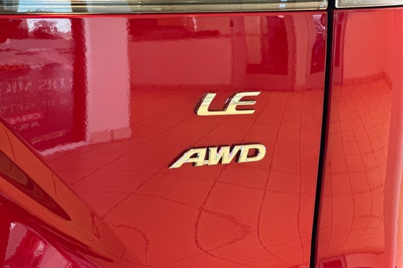 Toyota Corolla Cross Vehicle Full-screen Gallery Image 07