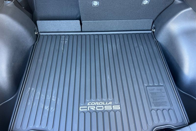 Toyota Corolla Cross Vehicle Full-screen Gallery Image 13