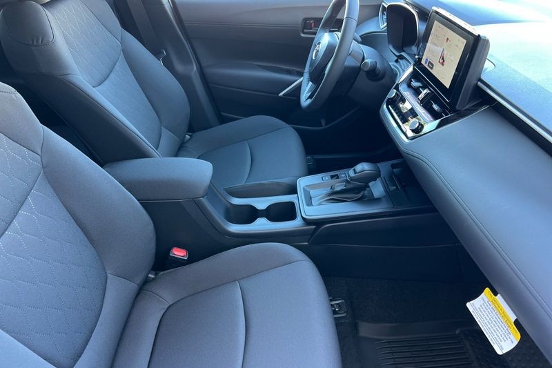 Toyota Corolla Cross Vehicle Full-screen Gallery Image 14