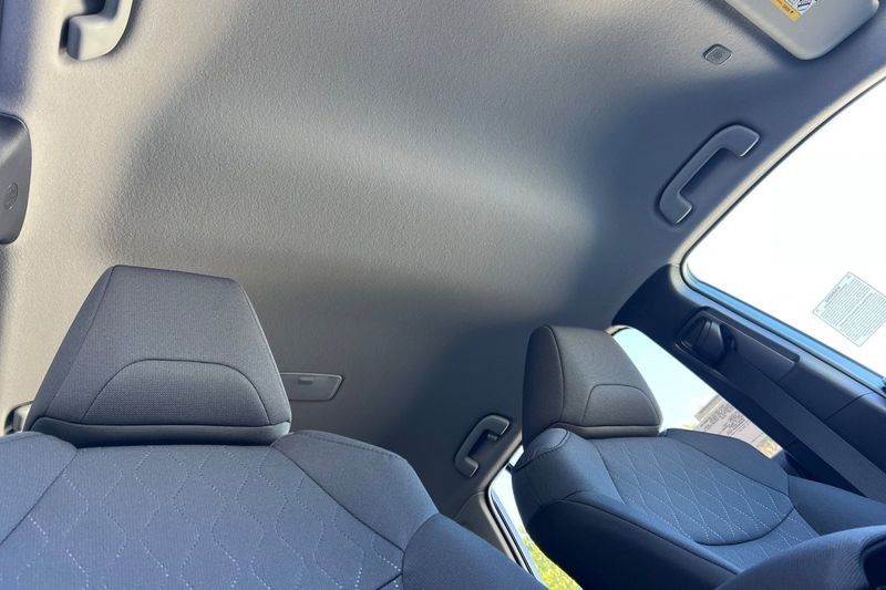 Toyota Corolla Cross Vehicle Full-screen Gallery Image 15