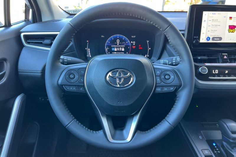 Toyota Corolla Cross Vehicle Full-screen Gallery Image 21