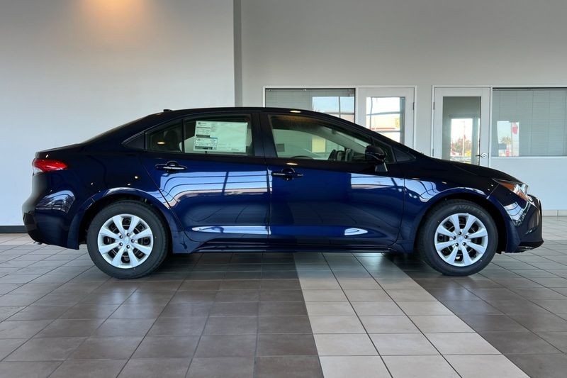 Toyota Corolla Vehicle Full-screen Gallery Image 04