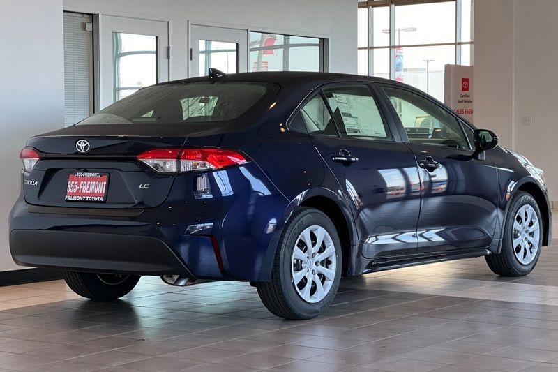 Toyota Corolla Vehicle Full-screen Gallery Image 05