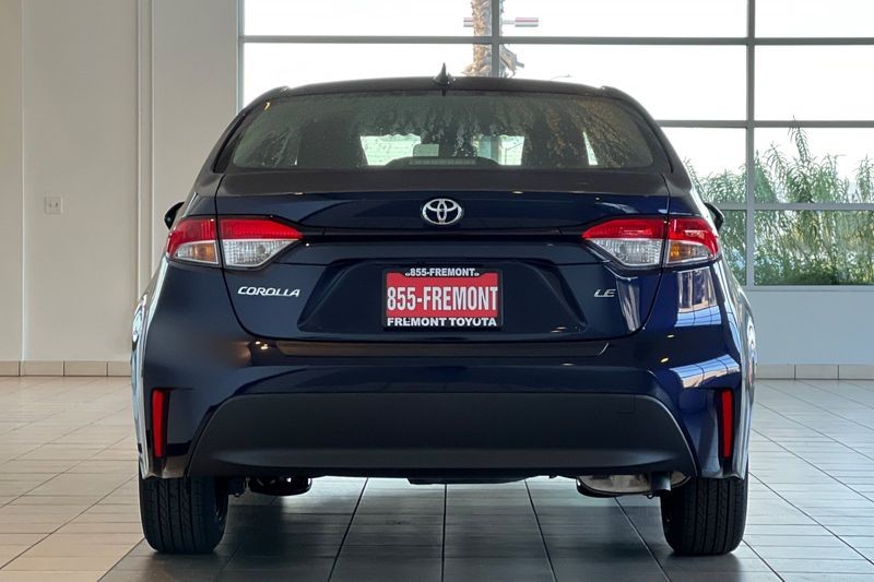 Toyota Corolla Vehicle Full-screen Gallery Image 06