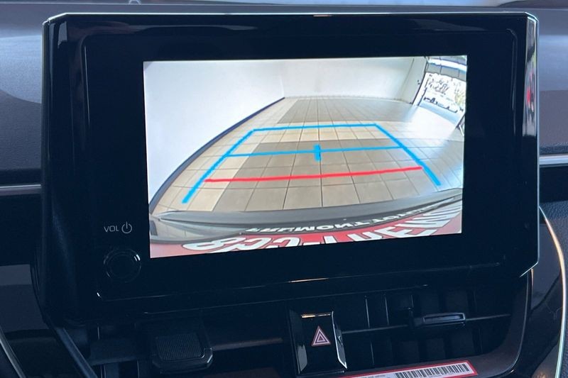 Toyota Corolla Vehicle Full-screen Gallery Image 16