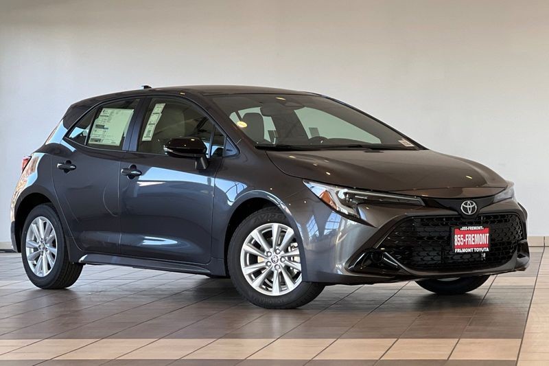 Toyota Corolla Hatchback Vehicle Full-screen Gallery Image 02