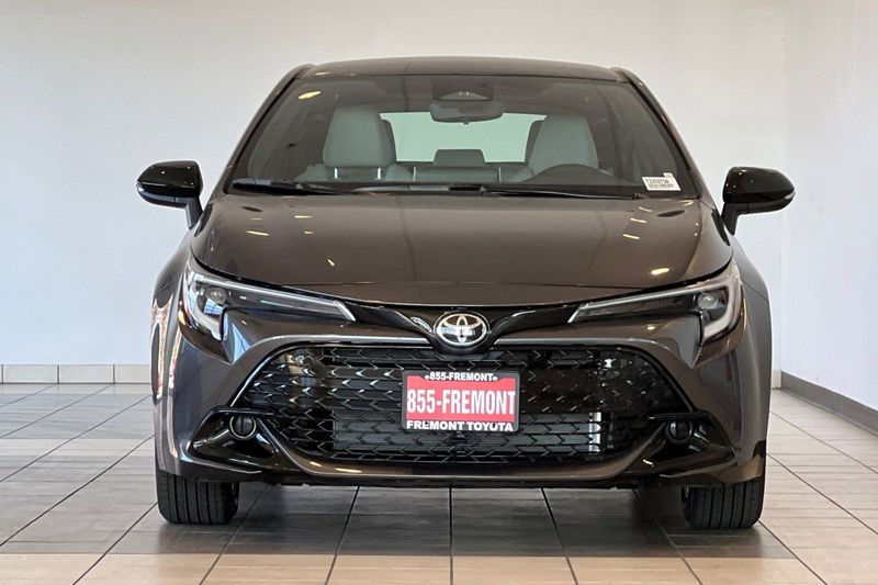 Toyota Corolla Hatchback Vehicle Full-screen Gallery Image 03