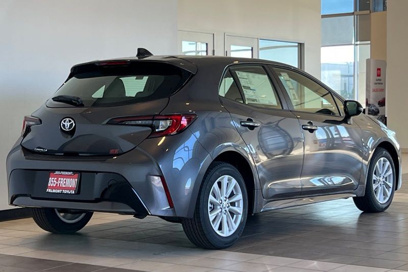 Toyota Corolla Hatchback Vehicle Full-screen Gallery Image 05