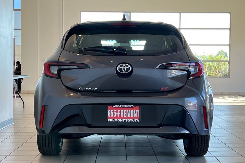 Toyota Corolla Hatchback Vehicle Full-screen Gallery Image 06