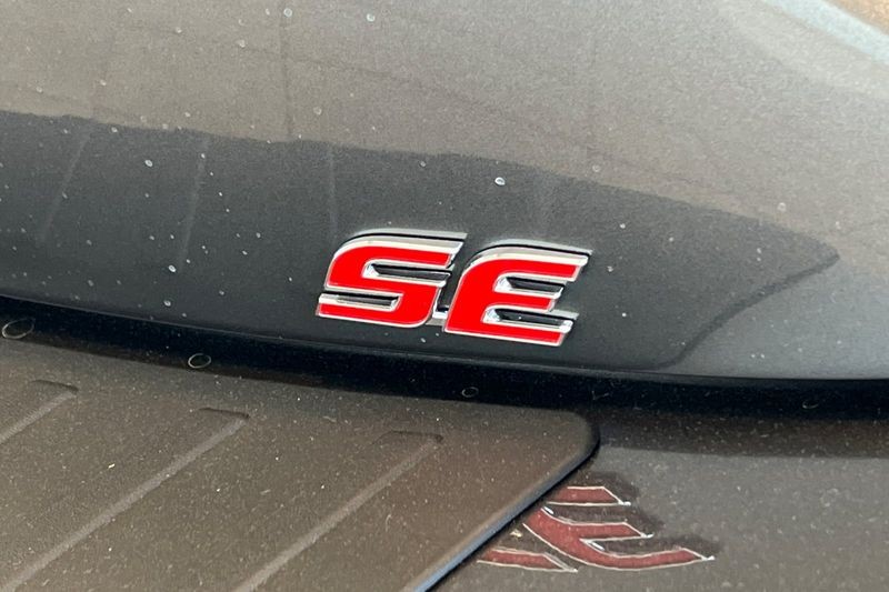 Toyota Corolla Hatchback Vehicle Full-screen Gallery Image 07