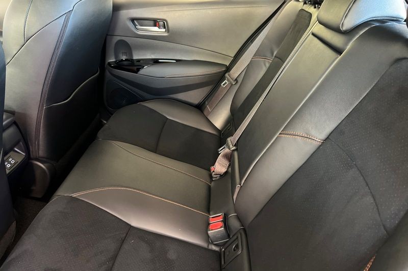 Toyota Corolla Hatchback Vehicle Full-screen Gallery Image 10