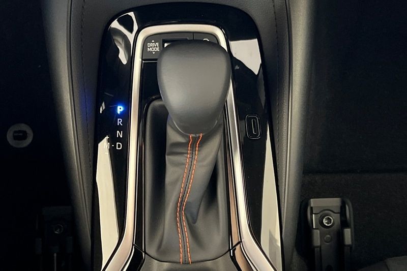 Toyota Corolla Hatchback Vehicle Full-screen Gallery Image 19