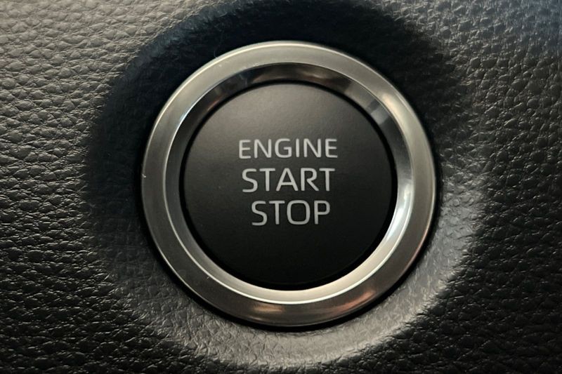 Toyota Corolla Hatchback Vehicle Full-screen Gallery Image 20