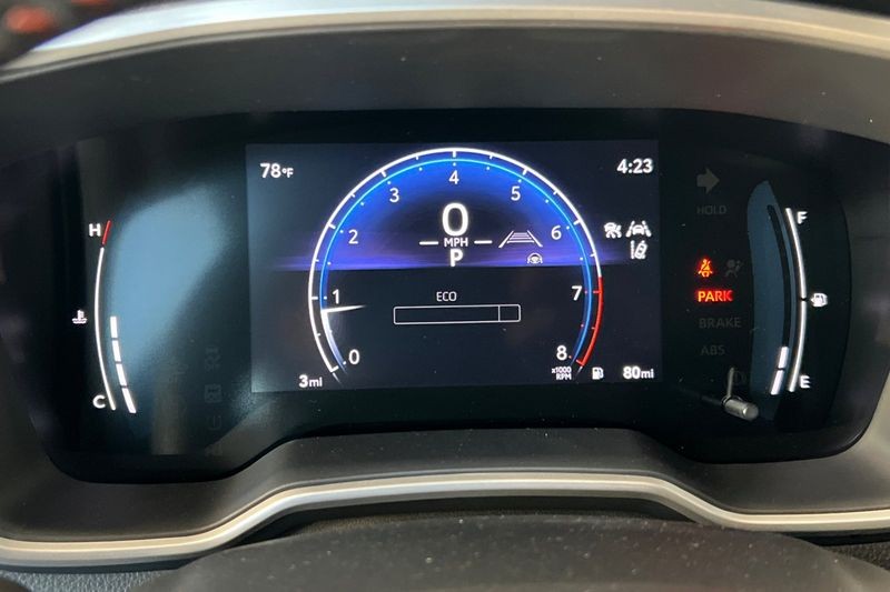 Toyota Corolla Hatchback Vehicle Full-screen Gallery Image 22