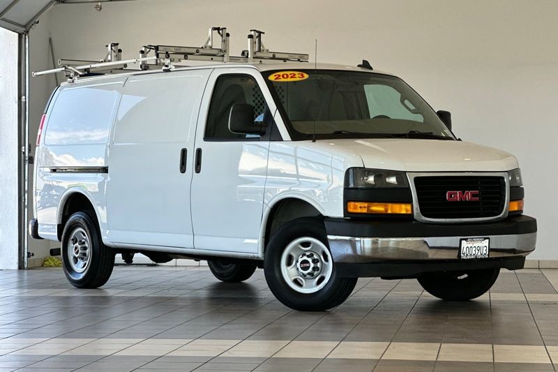 GMC Savana Cargo Van Vehicle Full-screen Gallery Image 02